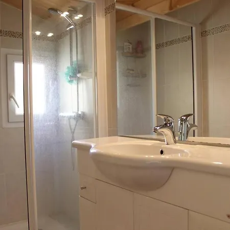 Villa Maison 3 Pièces 5 Couchages Trojan Les Bains Sto000-045 *